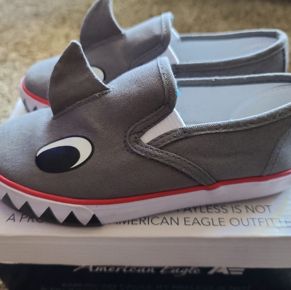 American Eagle Shark toddlers shoe